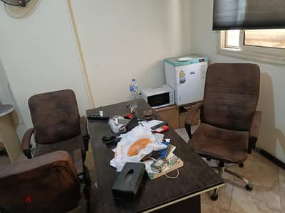 مكتب ودولاب للبيع