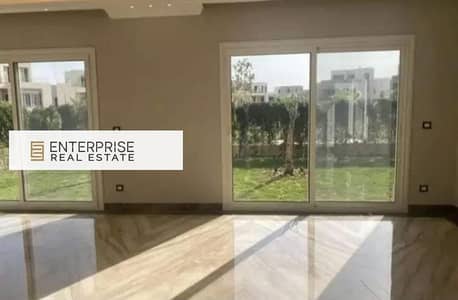 Penthouse جاهزة علي المفتاح متشطبة بالكامل في قلب القاهرة الجديدة خطوات ل شارع التسعين الجنوبي و دقائق للجامعة الامريكية