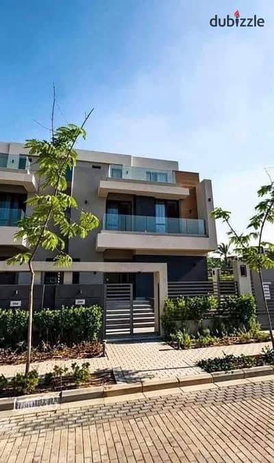 فيلا للبيع في El Patio Town New Cairo – استلام فوري بموقع مميز بالقرب من AUC وطريق السويس طريق السويس