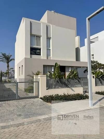 Fully Finished Villa for Sale by Installments in Cairo Gate Emaar Sheikh Zayed