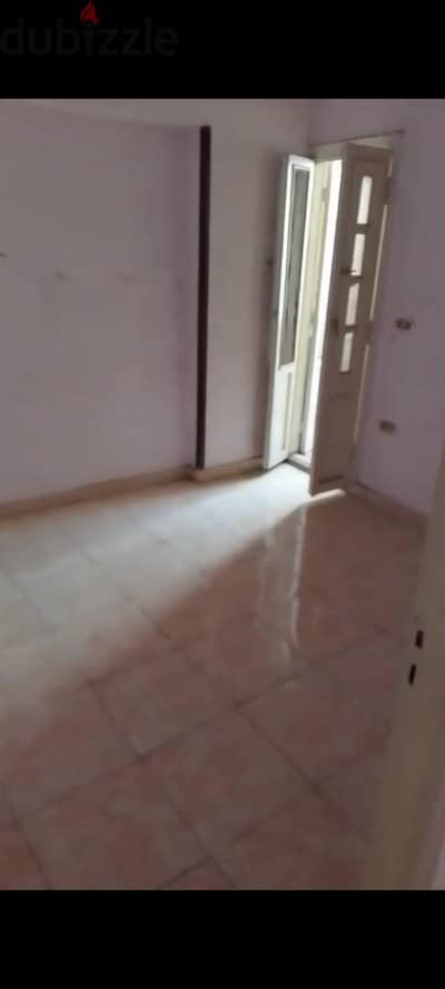 فرصة للبيع شقه ٩٠ م تاني نمره من شارع فؤاد كوم الدكه