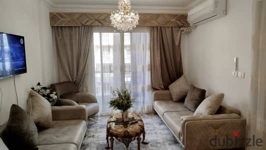 للايجار فى مدينتى شقه مفروشه بال b12 مكيفه بالكامل فيو جاردن بجوار المسجد والخدمات مباشره