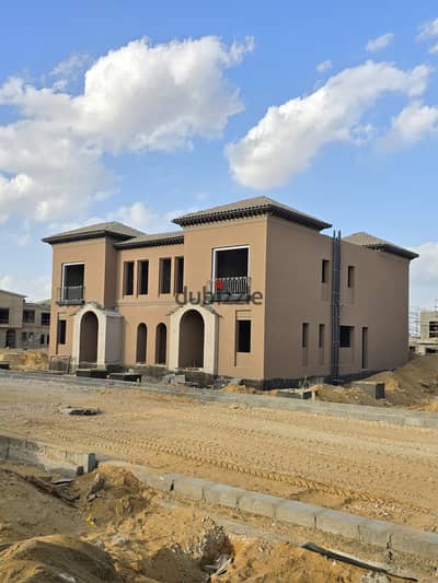 توين هاوس 4 غرف بمقدم 15% استلام 1/2028 كمبوند فيلدج ويست الشيخ زايد