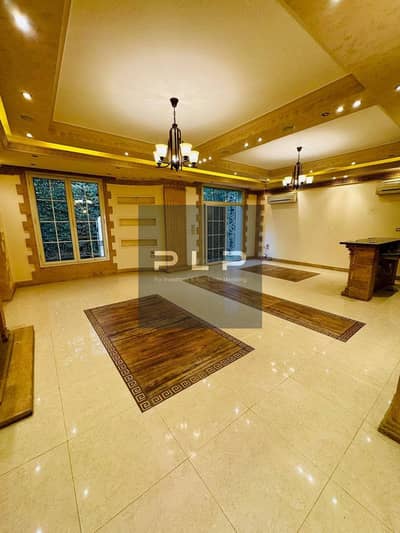 Twin house for sale, ultra-super-lux finishing, fully furnished, prime location in Laterra Compound