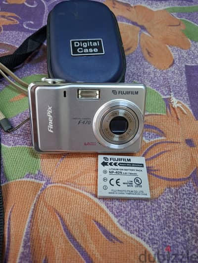 Fujifilm FinePix F470 6MP Vintage Digicam + Digital Case | Y2K