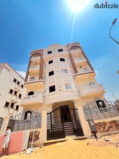 For sale, an apartment in the tourist Gardens of October.