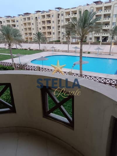 شاليه مفروش علوي للبيع استلام فوري في ستيلا هايتس الساحل الشمالي - سيدي عبد الرحمن وبالأجهزة وتشطيب كامل بموقع مميز بالقرب من مراسي ولافيستا كاسكادا