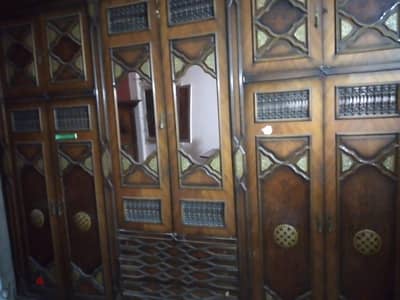 غرفة نوم أرابيسك خشب زان كاملة ١٠ ضلف بمرايا، حالة ممتازة