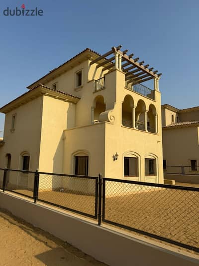 جاهزة للسكن | إطلالة على الـGolf | فيلا Standalone للبيع | City Gate – Qatari Diar New Cairo