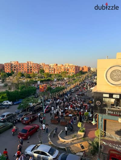 محل دورين للايجار  في مول المعز روضة زايد