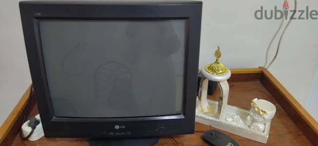 شاشة LG  قديمة للتصليح أو قطع الغيار