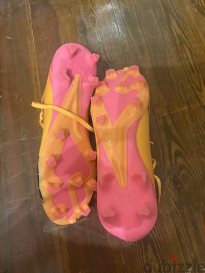 Football shoes from uae size 42 (New) brand Puma