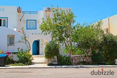 Corner townhouse for sale in Mountain View Ras El Hekma, North Coast. Fully furnished and equipped with appliances and A/C units; ready for immediate