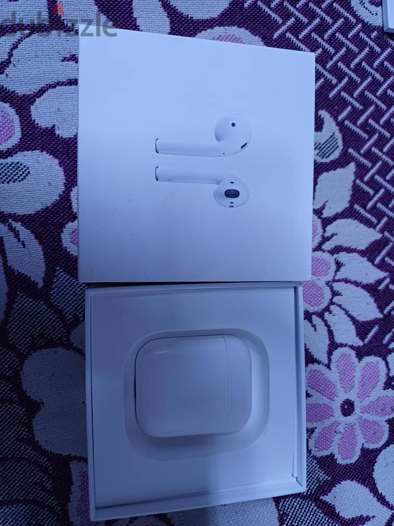 apple airpods 2 with chraging case 4