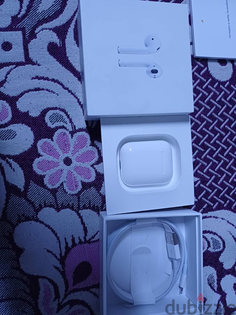 apple airpods 2 with chraging case 5
