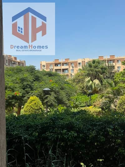 For ground-floor garden lovers, a prime apartment with a wide garden, a north-facing frontage, in B7, Madinaty, next to the services.