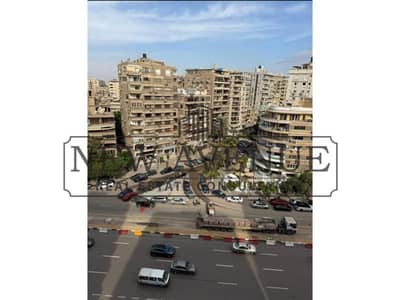 شقة في عمارة جديدة وموقع مميز في مصر الجديدة  تطل على شارع الثورة  بالكامل thawra street تشطيب سوبر لوكس بدون عفش و مسجلة شهر عقارى