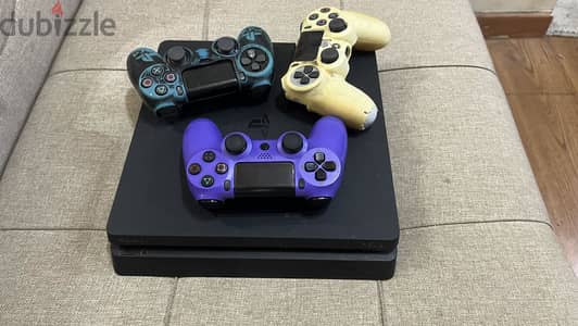 Ps4 500 GB + 1 controllers