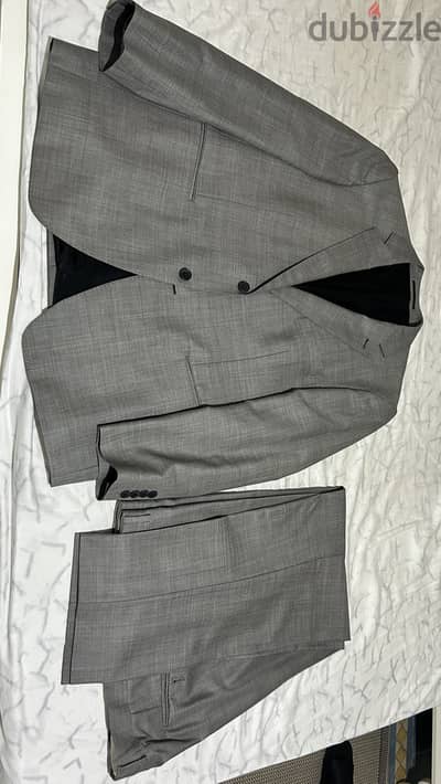 DKS Men’s 2-Piece Suit | Grey | Excellent Condition
