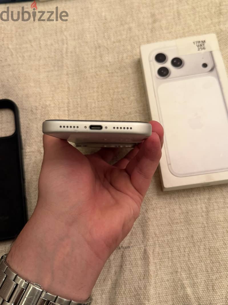 Apple - iPhone 17 Pro Max 4