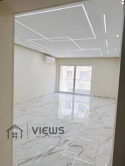 شقة 160م 3 غرف نوم للايجار بالمطبخ و التكييفات ماونتن فيو اى سيتي Mountain view i city
