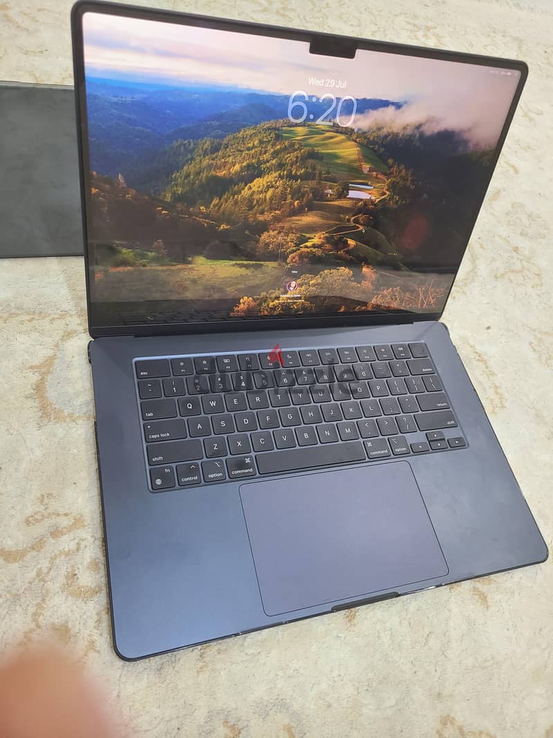 Macbook  air m2 15 inch 2