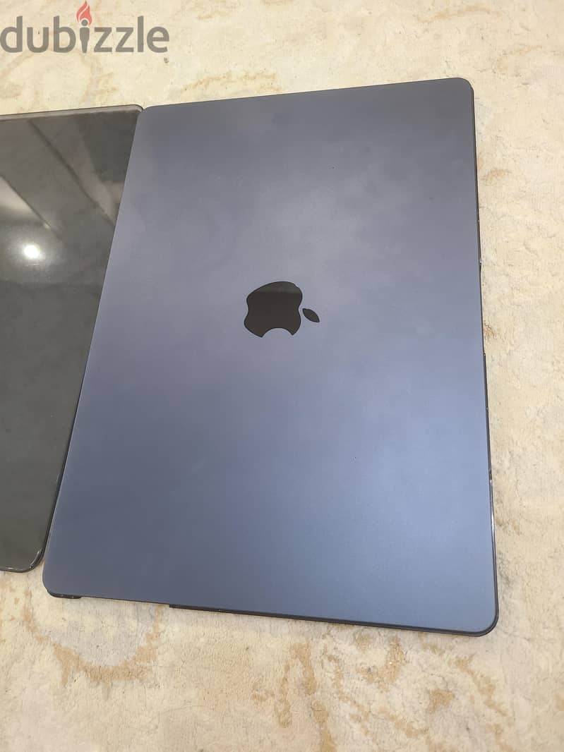 Macbook  air m2 15 inch 3