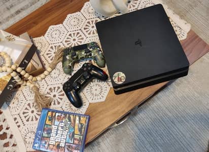 Playstation 4 slim 500GB +2 Games