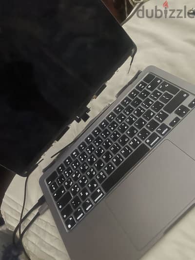 MacBook air  M2 broken screen