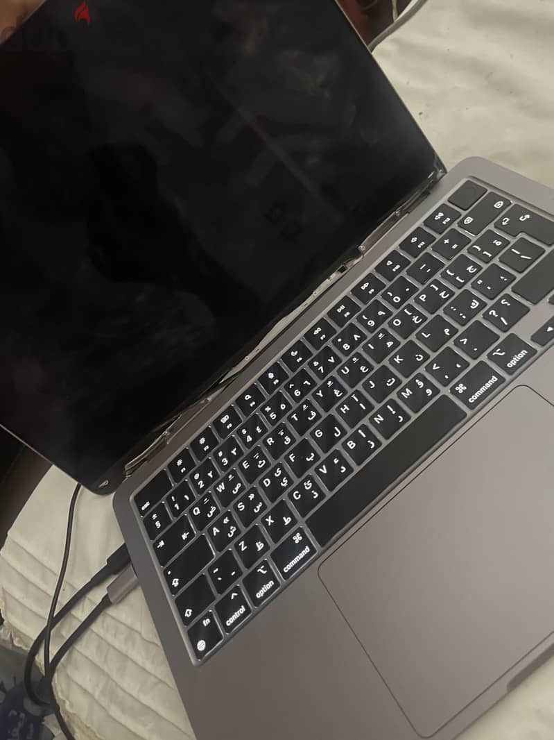 MacBook air  M2 broken screen 3