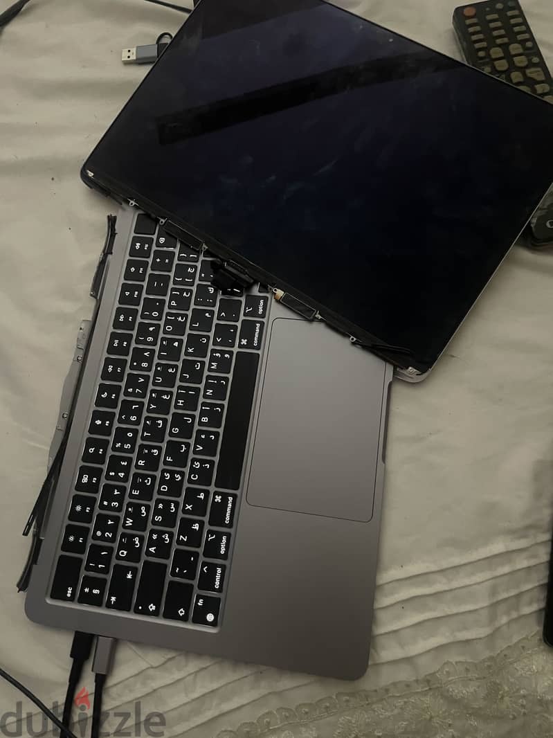 MacBook air  M2 broken screen 4