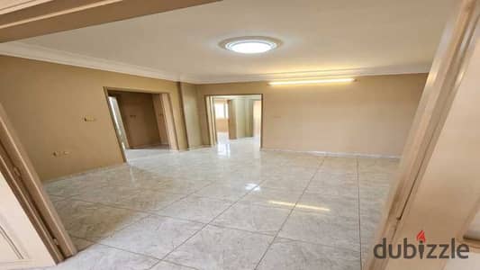 CODE586DT: 70m² front-facing apartment for sale, finished to a "super-lux" standard; located next to *Al-Gomhuria* newspaper.