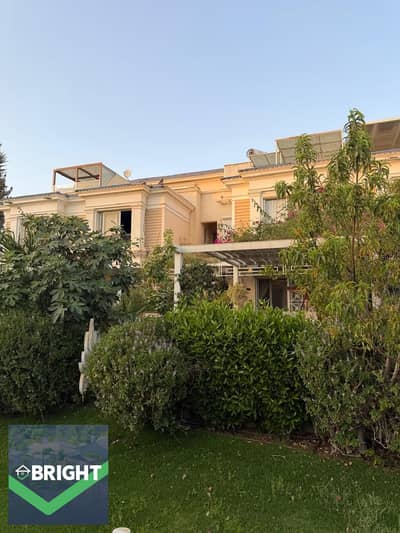 Middle Townhouse for Sale in Mountain View Hyde Park – Direct Lake View, Fully Finished & Furnished, Ready to Move, Prime Location