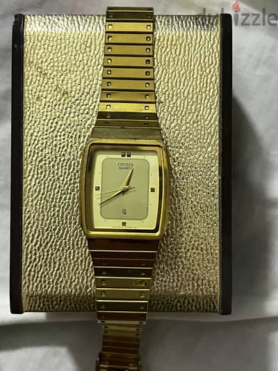 Citizen quartz vintage بالبوكس بتاعها