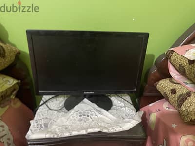 شاشه سامسونج استعمال خفيف يعتبر جديده