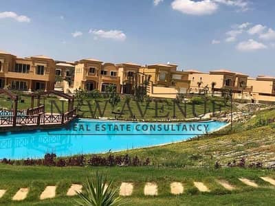 فيلا للبيع في رويال ميدوس Royal Meadows فيو علي مساحات خضراء واسع وبحيرات