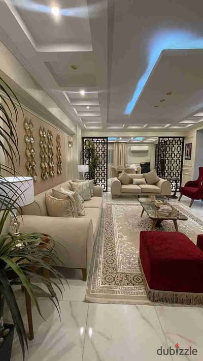شقة فندقيه مفروشة تشطيب فندقي قرب فندق سفير ميدان المساحه للسكن الراقي والمميز بالدقي للايجار اليومي والشهري للعائلات