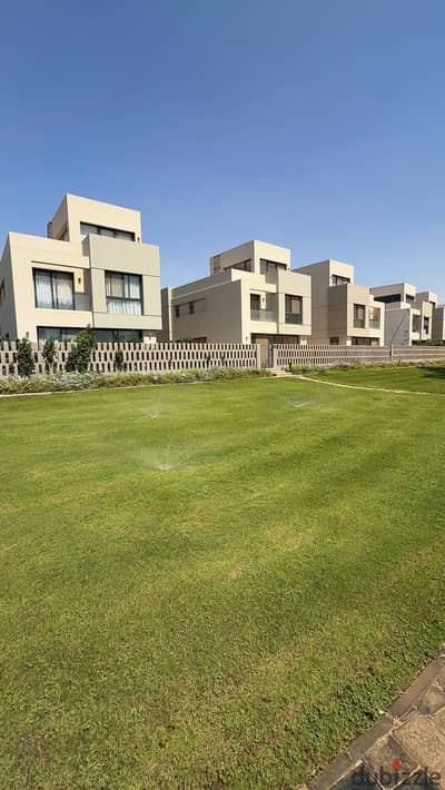 Super-modern finished duplex in a prime location in Al-Shorouk, featuring a double view overlooking the landscape; cash discount available.