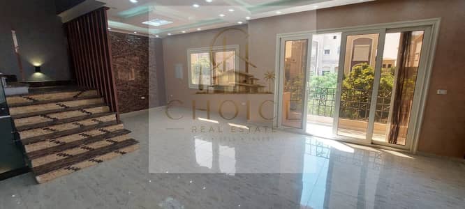 تاون هاوس 3غرف متشطب سوبر لوكس استلام فوري للبيع بسعر لقطه ريسيل من المالك للبيع بكمبوند قطاميه جاردنز بالتجمع الخامس