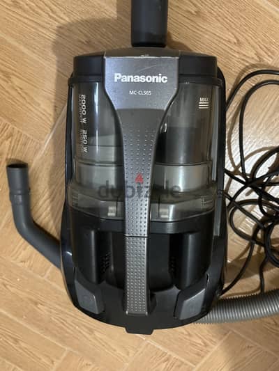 مكنسة Panasonic 2000W للبيع بحالة جيدة جدًا