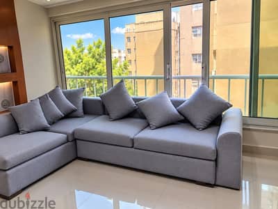 كنبه اكنها جديده ممتازه وحالتها جديده جديده