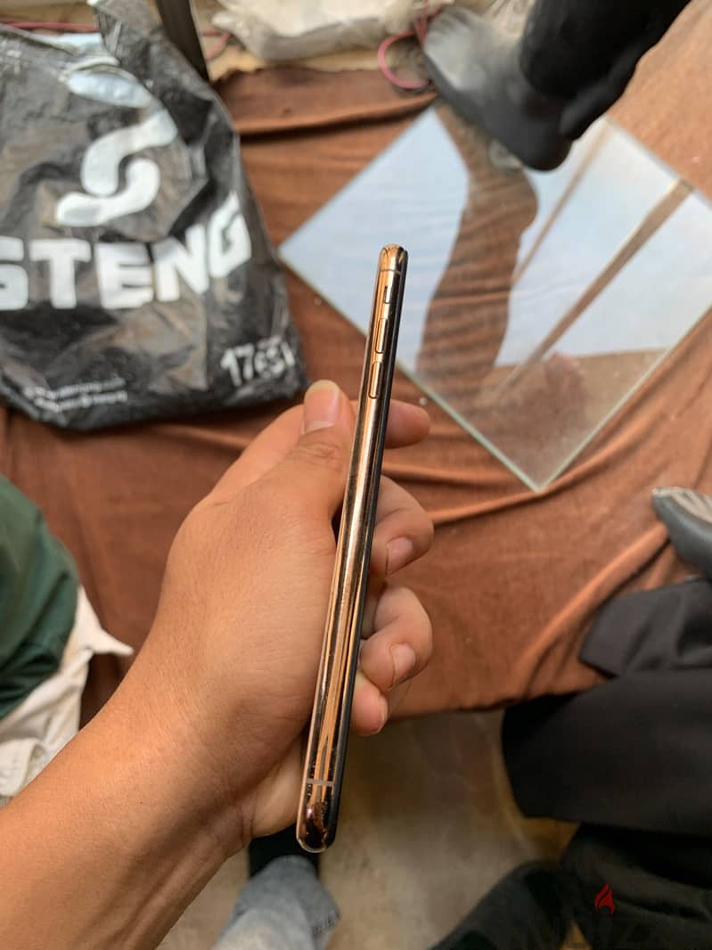 Apple - iPhone XS Max 2