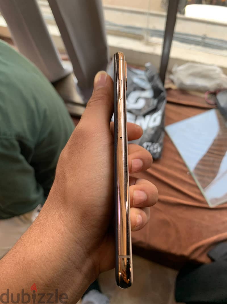 Apple - iPhone XS Max 4