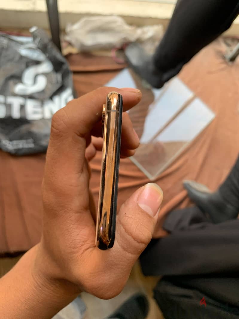Apple - iPhone XS Max 6
