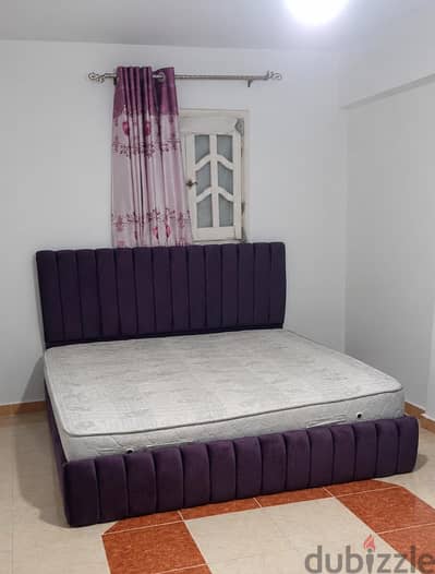 سرير بالمرتبه 190 *200 المرتبه ارتفاع 30 سم أمريكى سوست منفصله طبيه