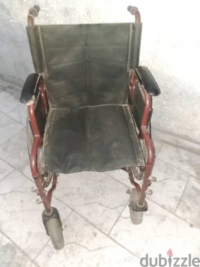 كرسي متحرك بدون سندات ارجل