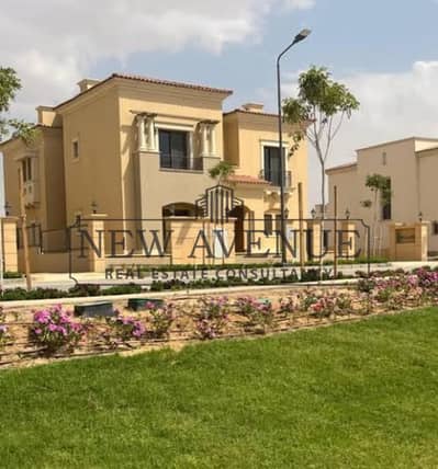 أقل من سعر السوق فيلا مستقلة للبيع في سيتي جيت city gate  موقع مميز جدًا رابع صف علي الجولف  بمقدم و اقساط حتي ٢٠٣٢