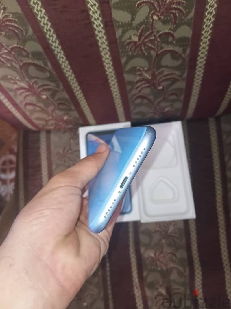 Apple - iPhone XR 4