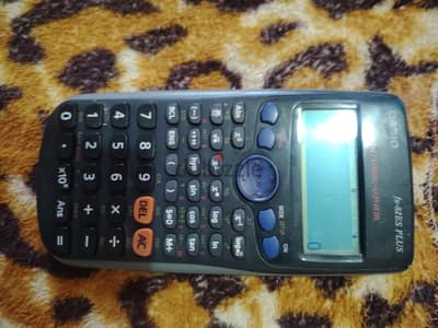 اله حاسبة كاسيو أصلية Casio fx-82ES PLUS بحالة ممتازة جداً
