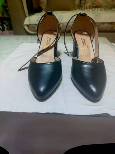 heels مقاس ٣٧